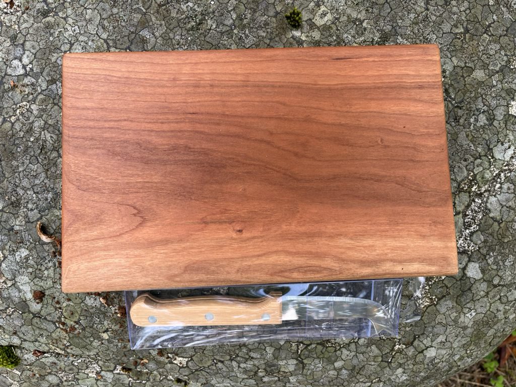 Black Cherry Cutting Board with Knife
